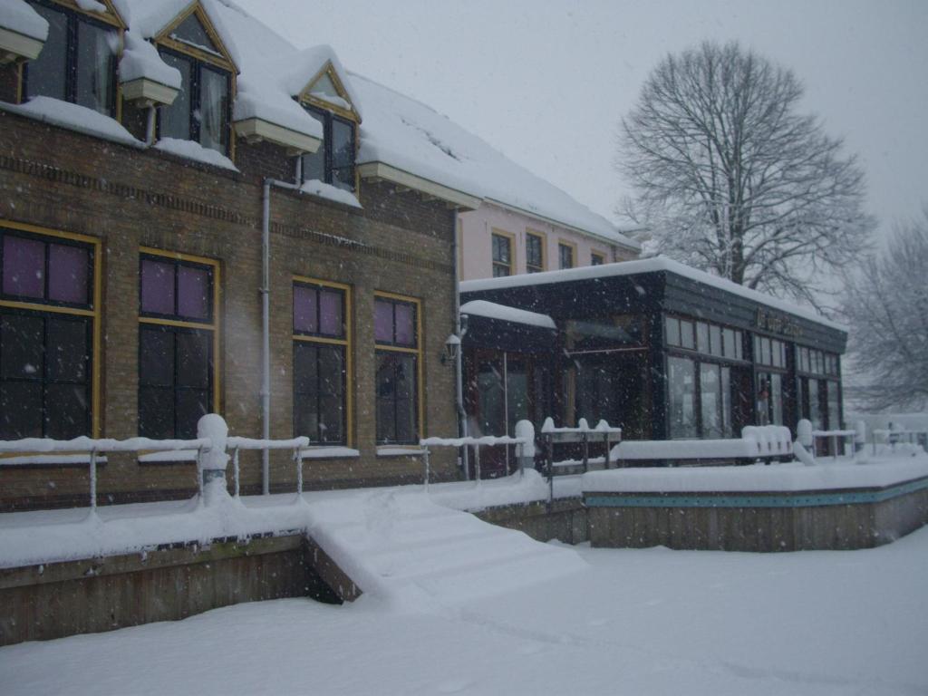 De Oude Schouw Hotel Jirnsum Exterior photo