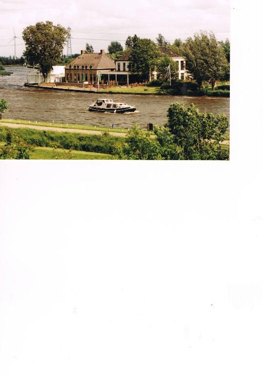 De Oude Schouw Hotel Jirnsum Exterior photo